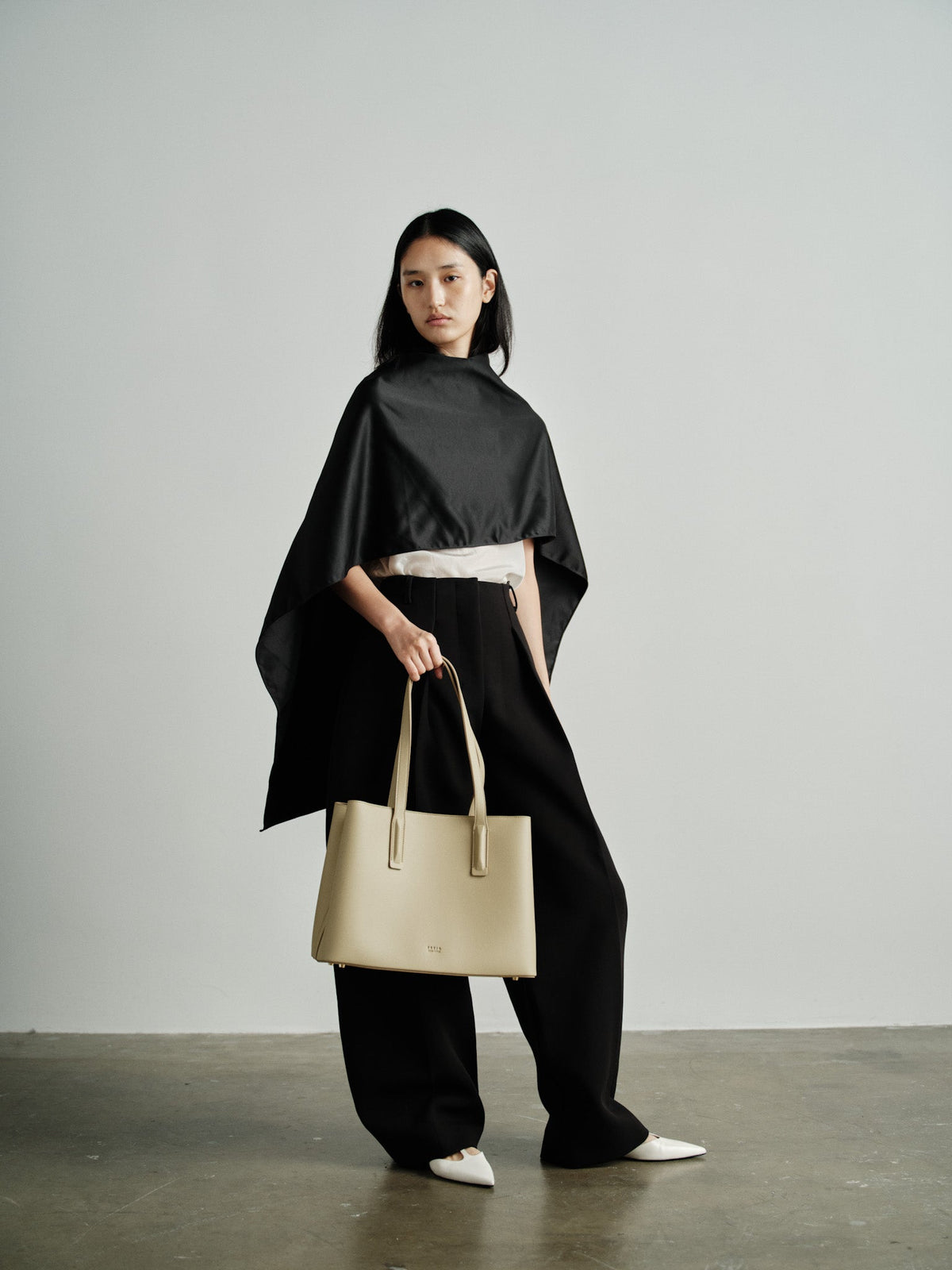 Zoe Tote Sand
